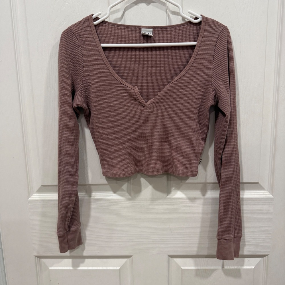 Tna Aritzia Waffle Knit Cropped Long Sleeve Top Mauve Brown Notched V-Neck M